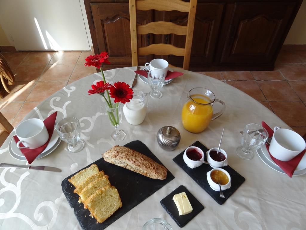 Les Malvaux Bed & Breakfast Huriel Dış mekan fotoğraf